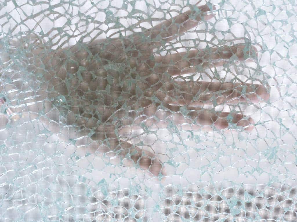 Da li se nameštaj od stakla lako razbija