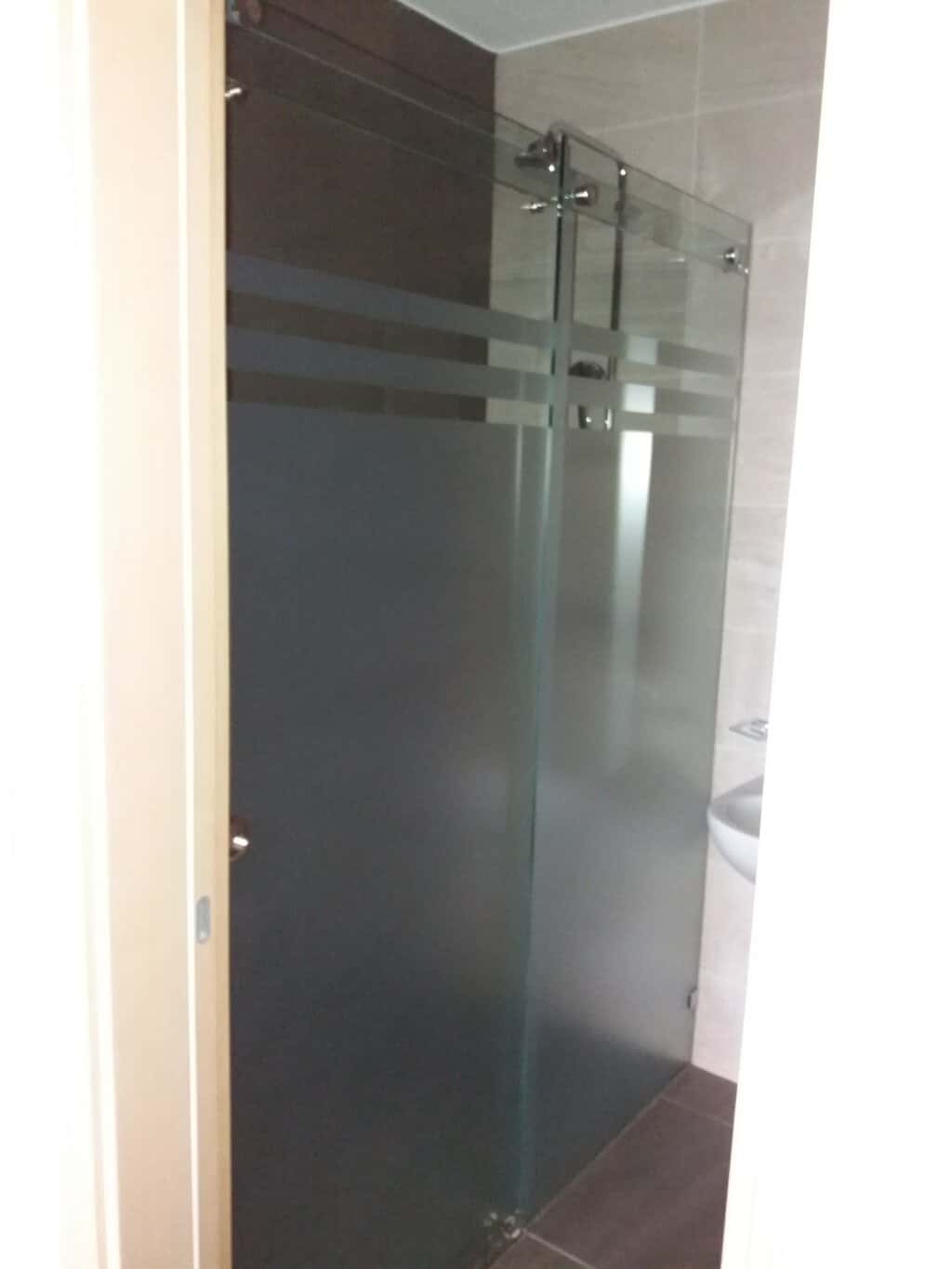 Mat stakleni elementi za tuš ili kadu