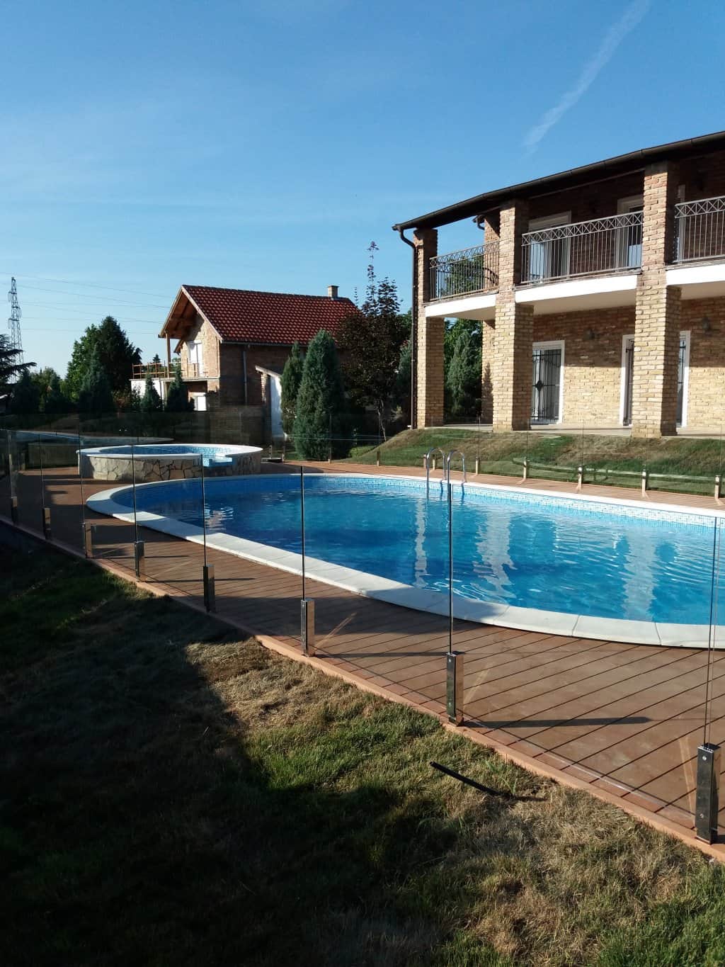 staklene ograde i stepenice za bazene