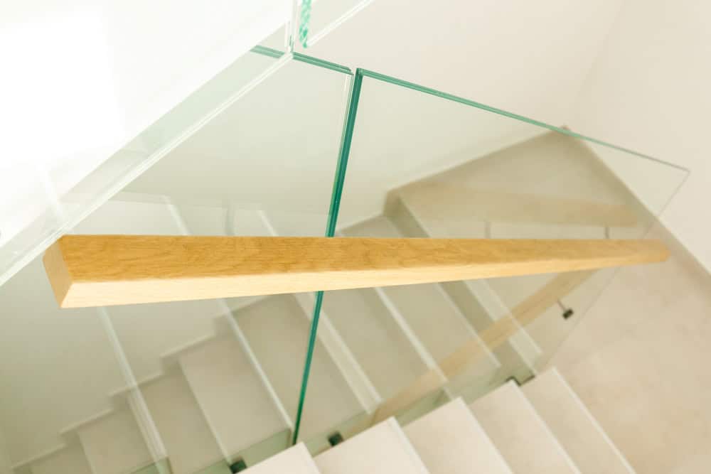 Staklene ograde za stepenište u poslovnom prostoru