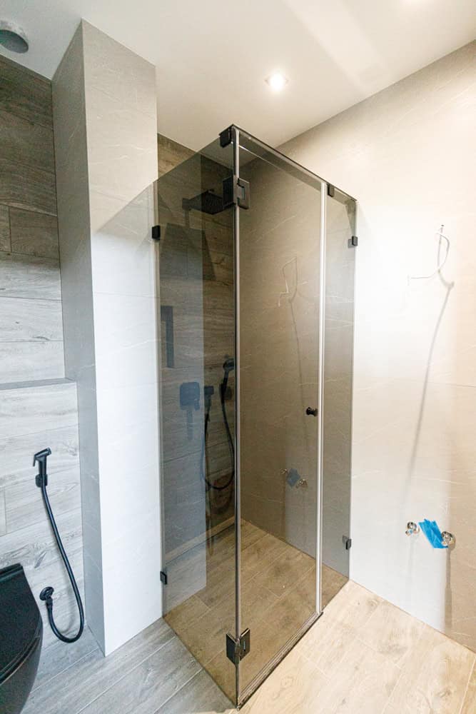 Mat tuš kabina od stakla