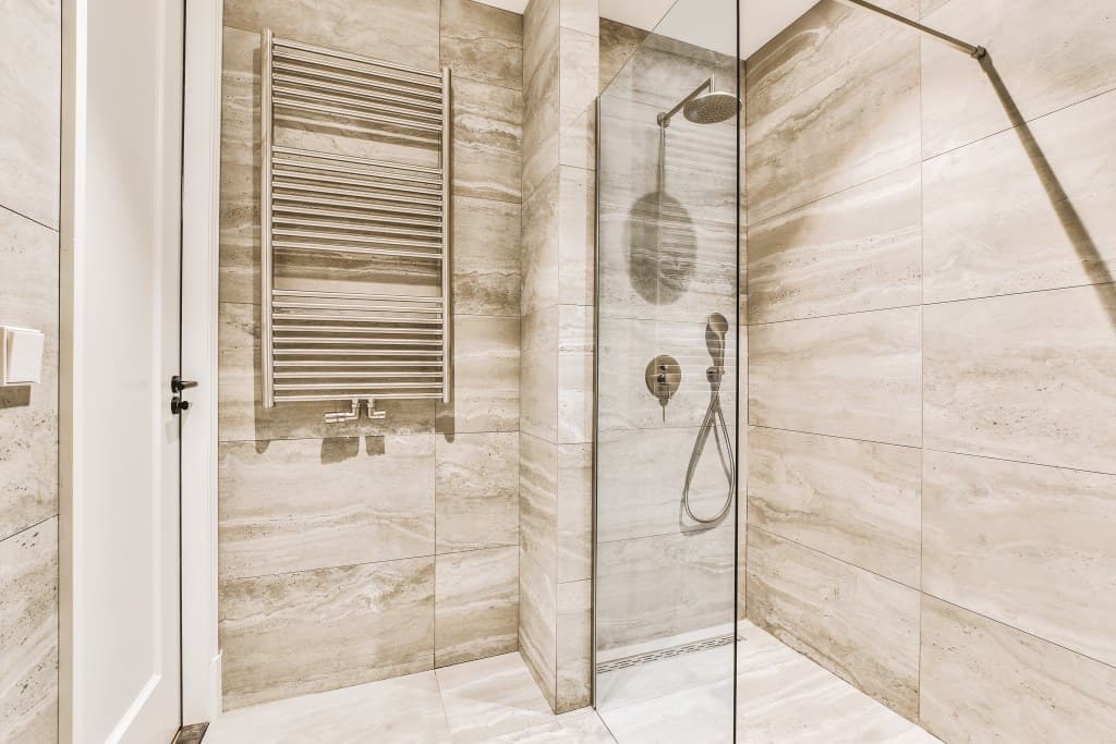 Staklene tuš kabine Novi Sad - kompanija NS Glass