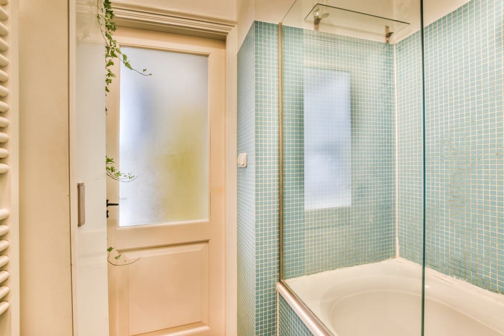 Staklo za kadu - održavanje