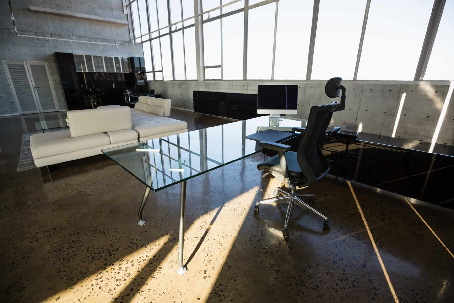 Stakleni nameštaj po meri - stakleni sto