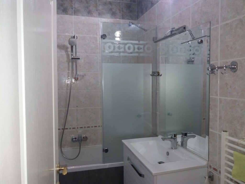 Staklene pregrade za kadu - NS Glass