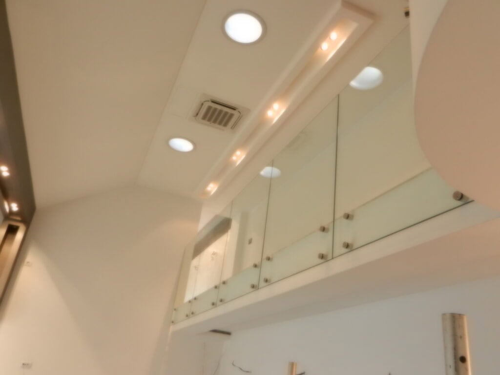 Staklene ograde na galeriji