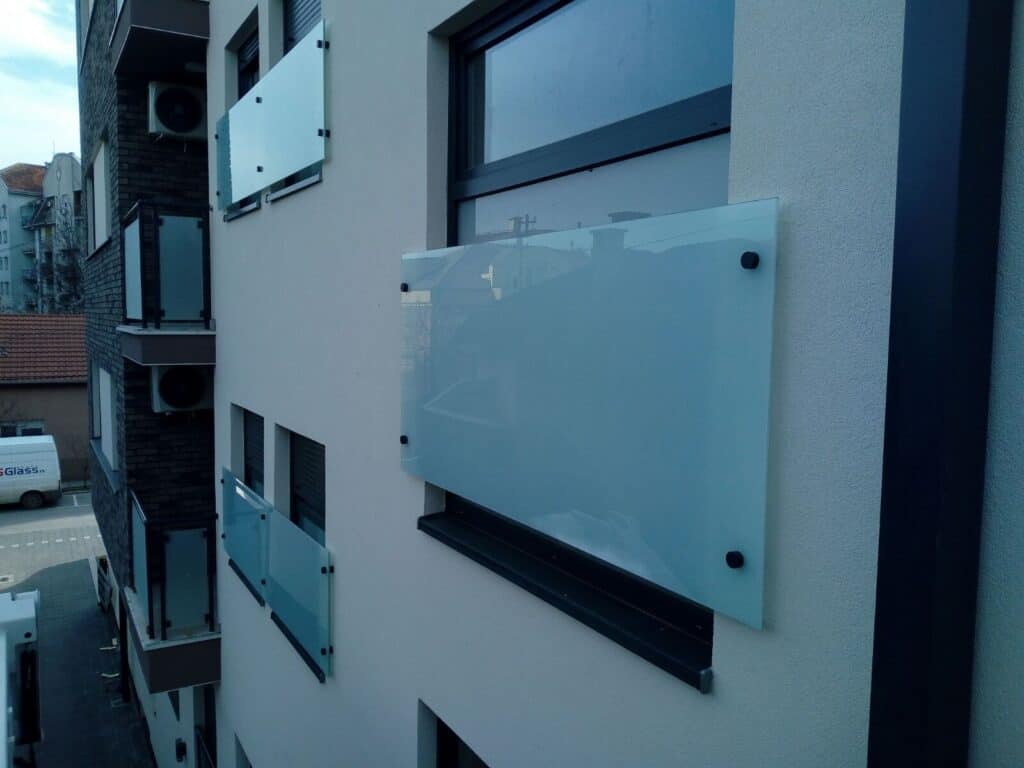 Francuski balkon od stakla